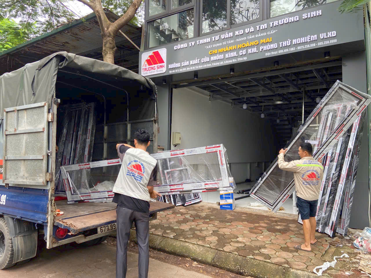 xưởng sản xuất cửa nhôm kính của AQT Home