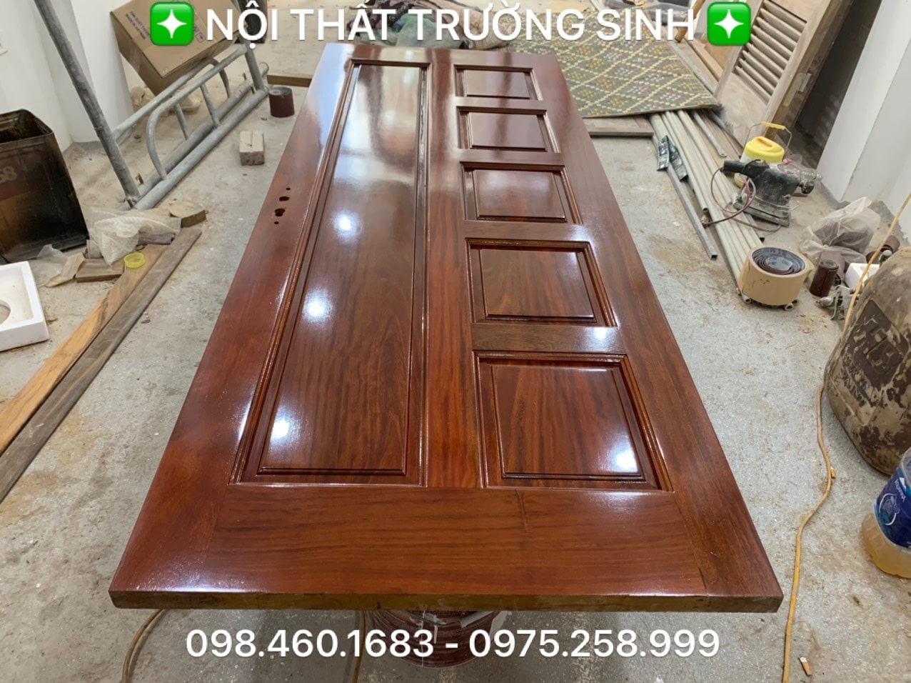 Sơn PU và lắp đặt cửa gỗ tại công trình